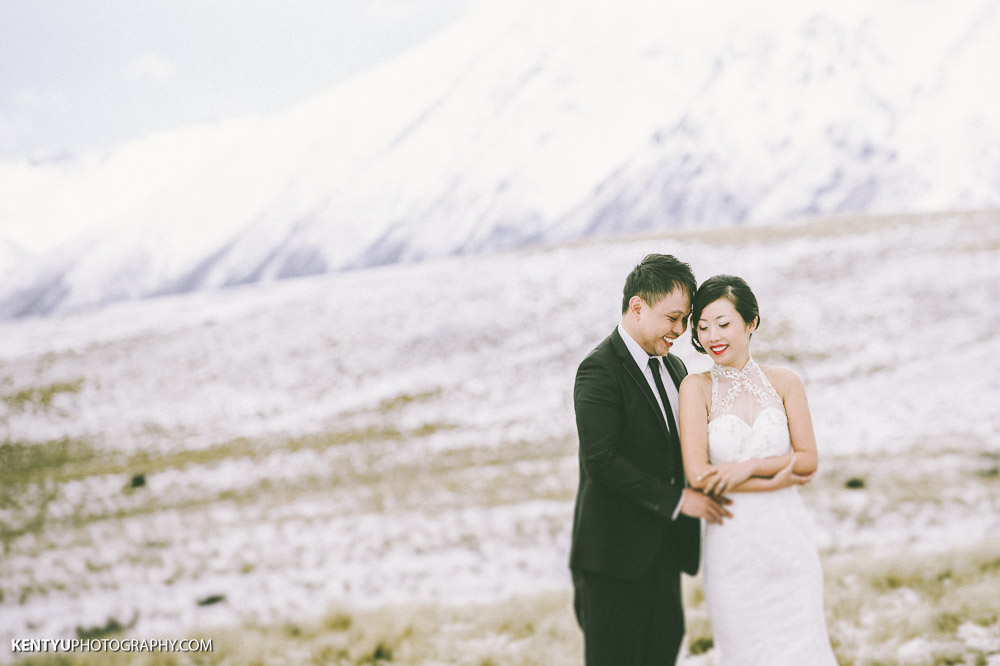 New Zealand Winter Pre-Wedding | Snowy Queenstown and Lake Tekapo | Joyce & Lloyd