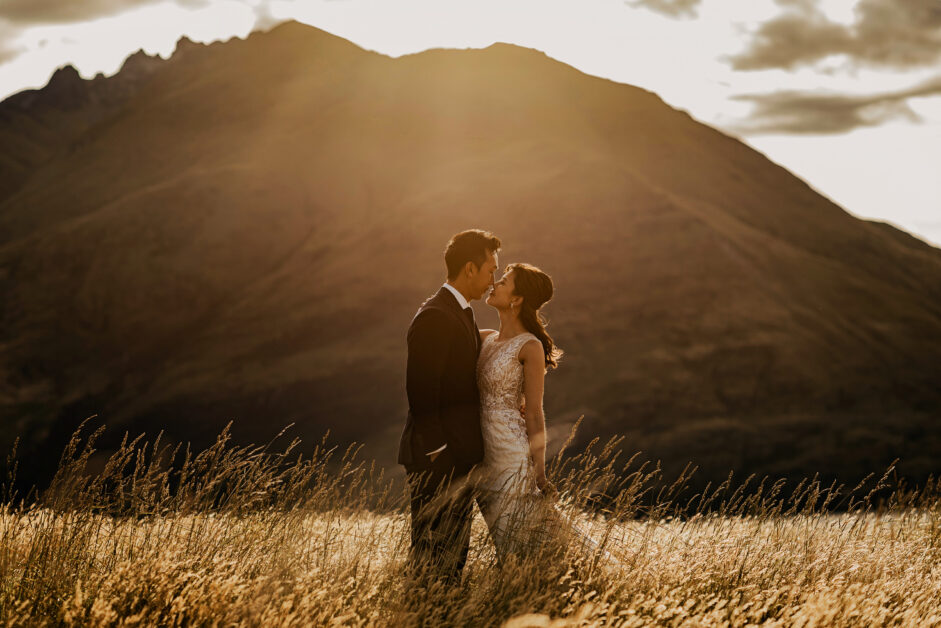 Best New Zealand mountain sunset | New Zealand Pre-Wedding